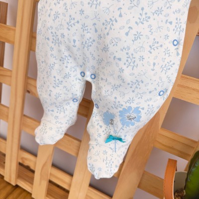 Macacão Malha Trape Zape - Flores com Paetê - Off White e Azul Claro